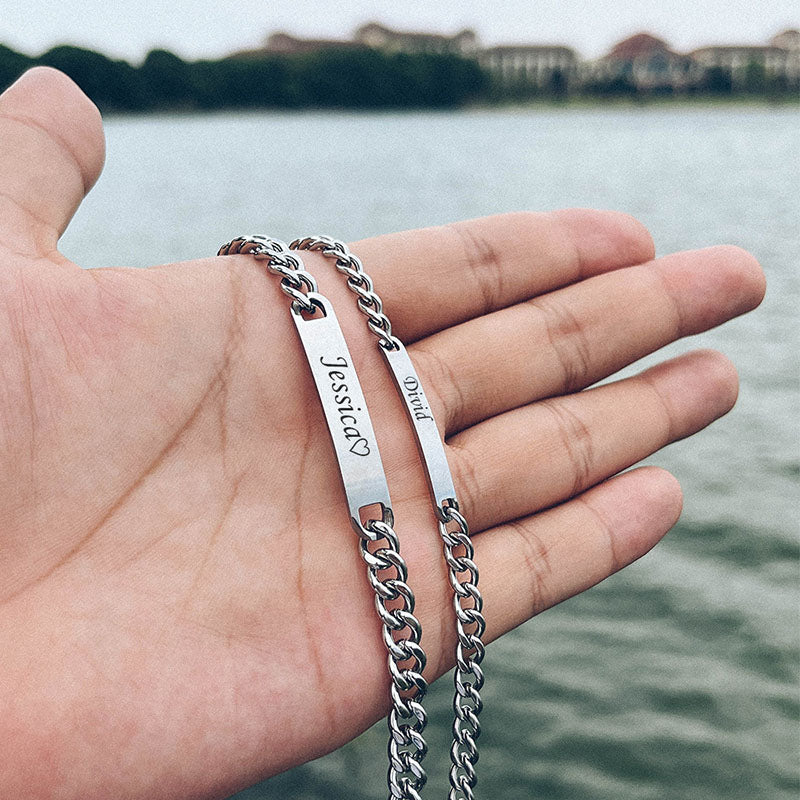 Engravable name bracelet rose gift box
