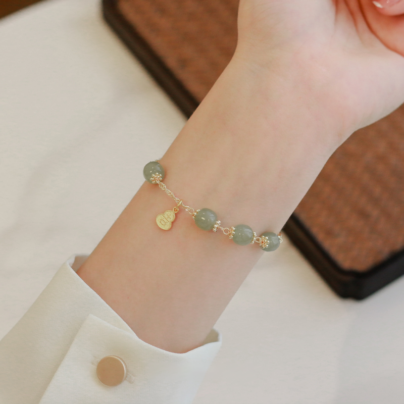 Simple • Emerald Jade stone bracelet
