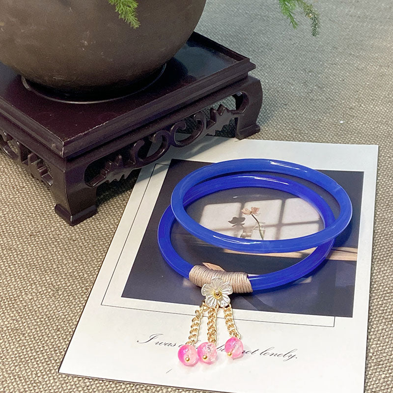Thin jingle bracelet