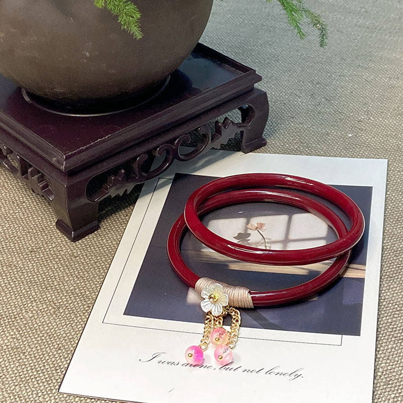 Thin jingle bracelet