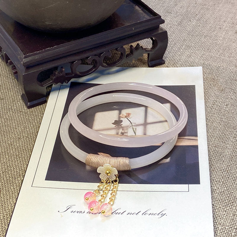Thin jingle bracelet