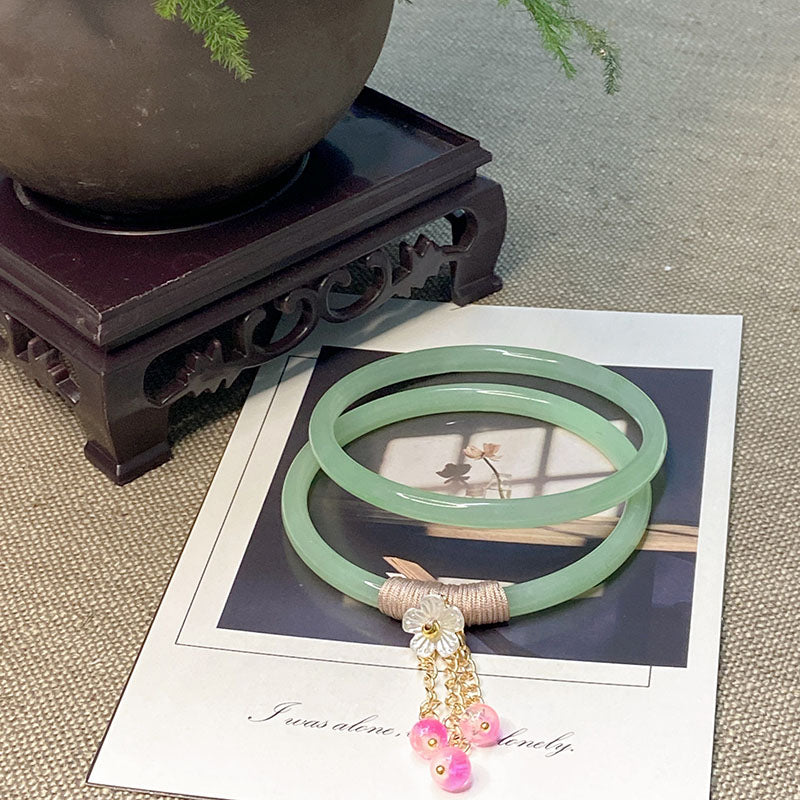 Thin jingle bracelet