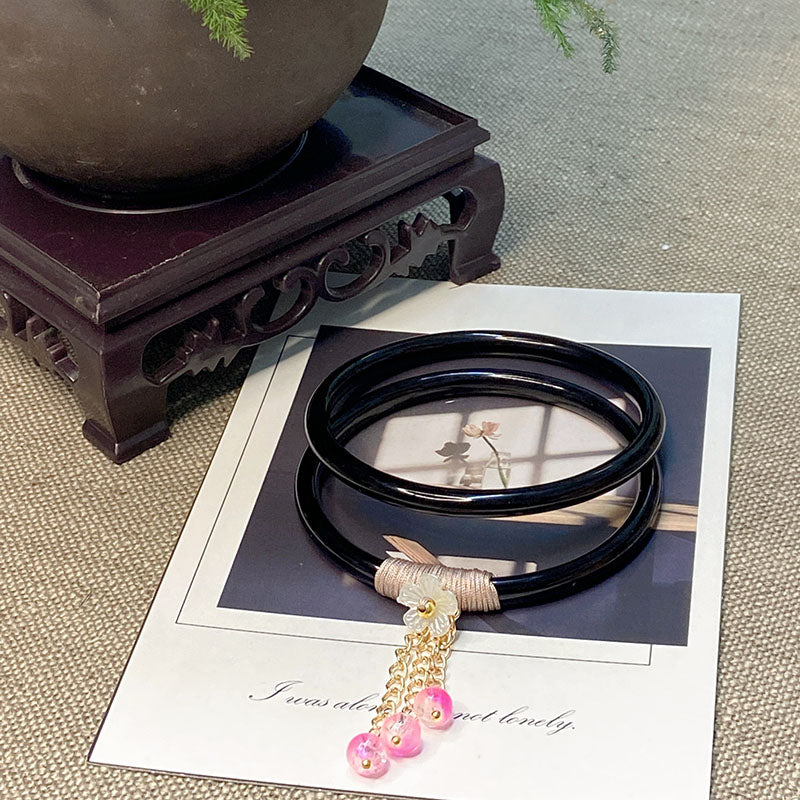 Thin jingle bracelet