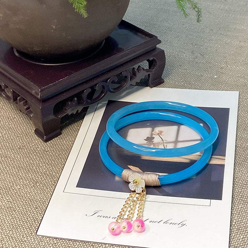 Thin jingle bracelet