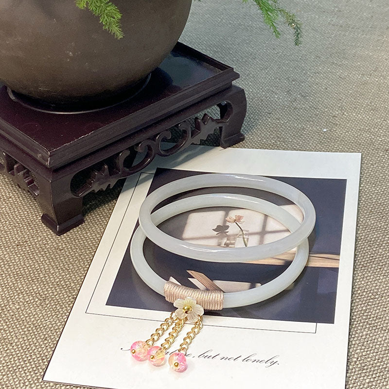 Thin jingle bracelet