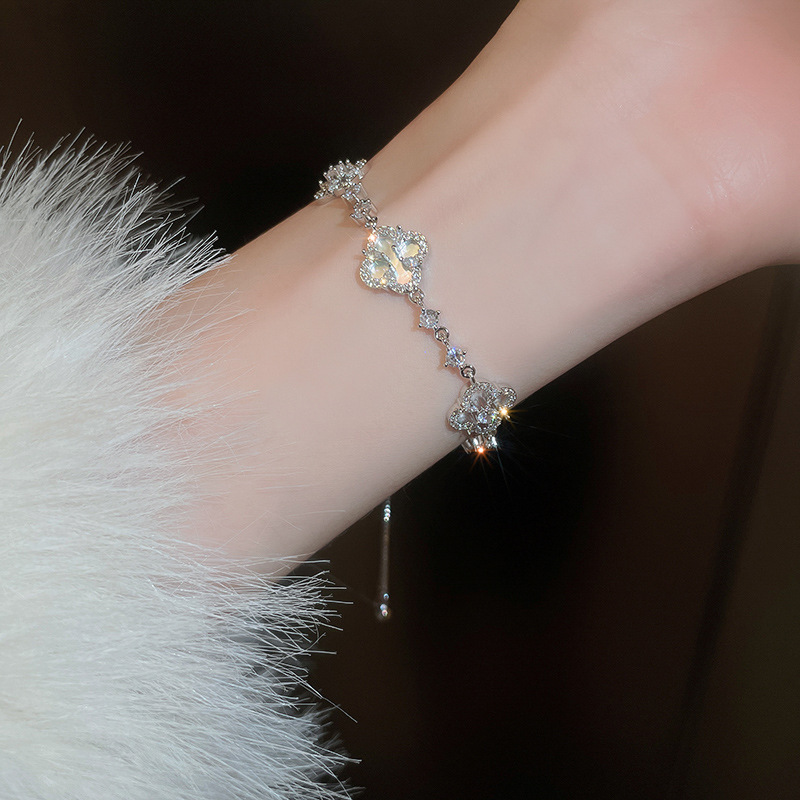 Shell Flower Natural Diamond Bracelet