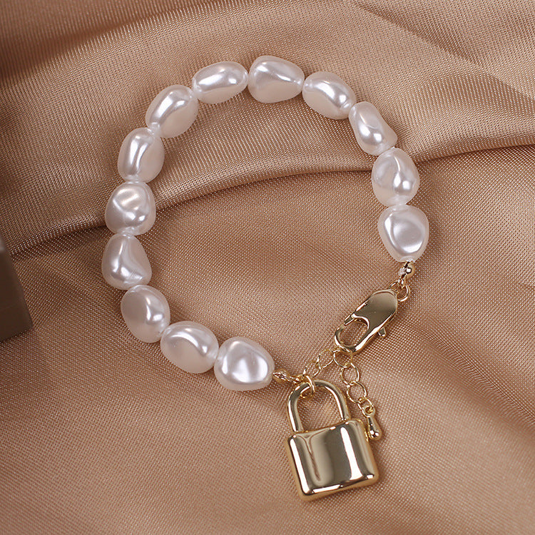 Special shaped pearl bracelet