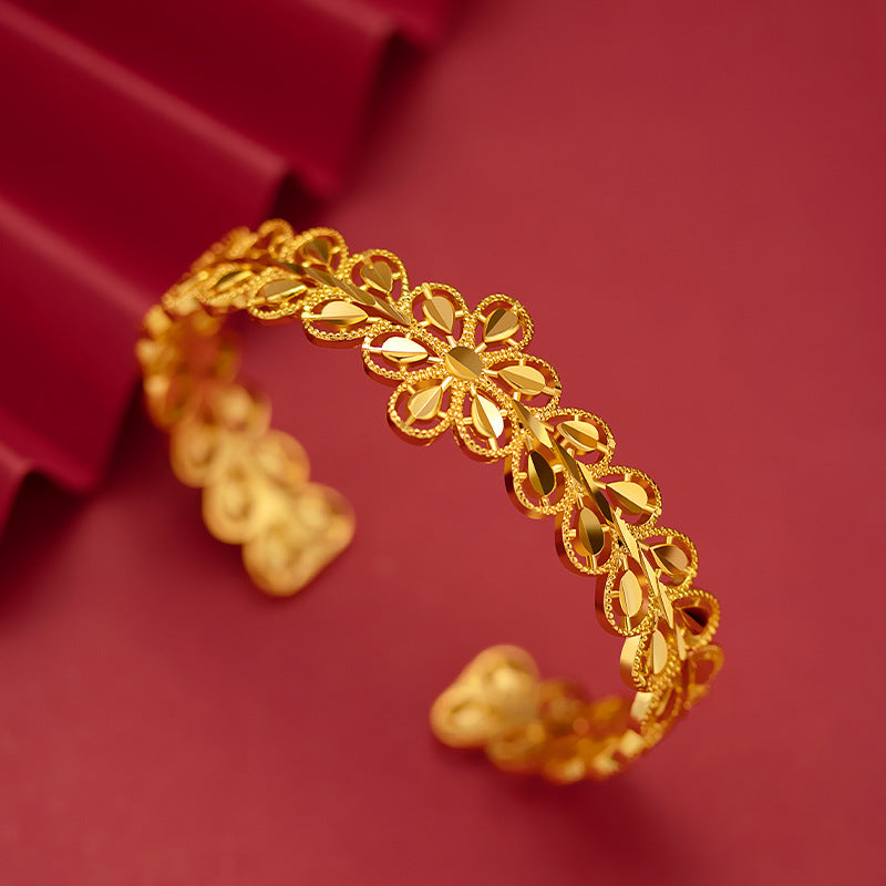 Pulsera de flores y hojas caladas