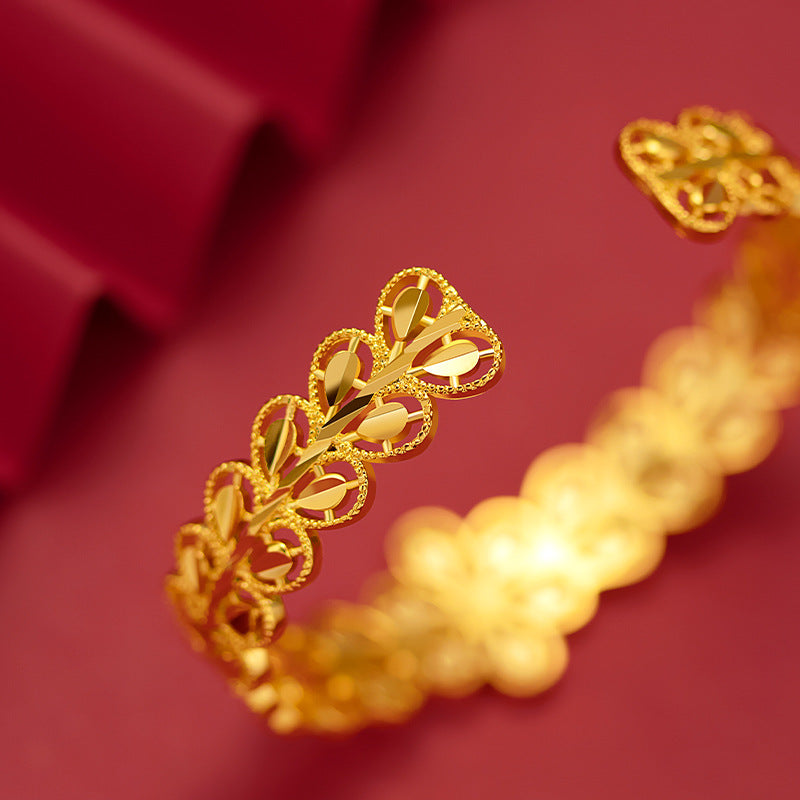 Pulsera de flores y hojas caladas