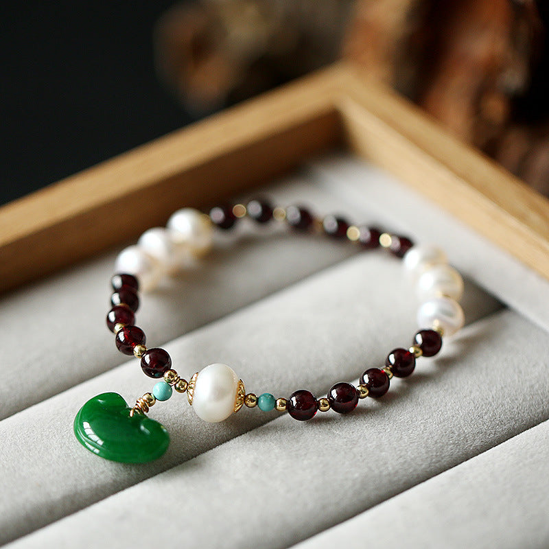Lucky Lotus · Pulsera de Granate y Perlas