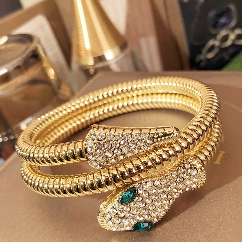 Collar o pulsera de serpiente exagerada