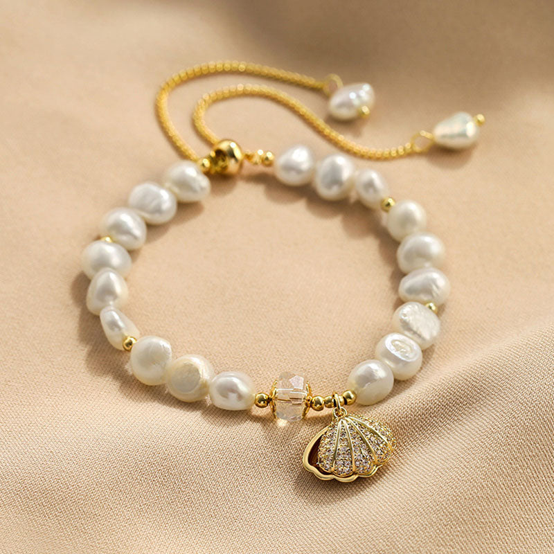 Pulsera de perlas naturales de agua dulce con colgante en forma de concha