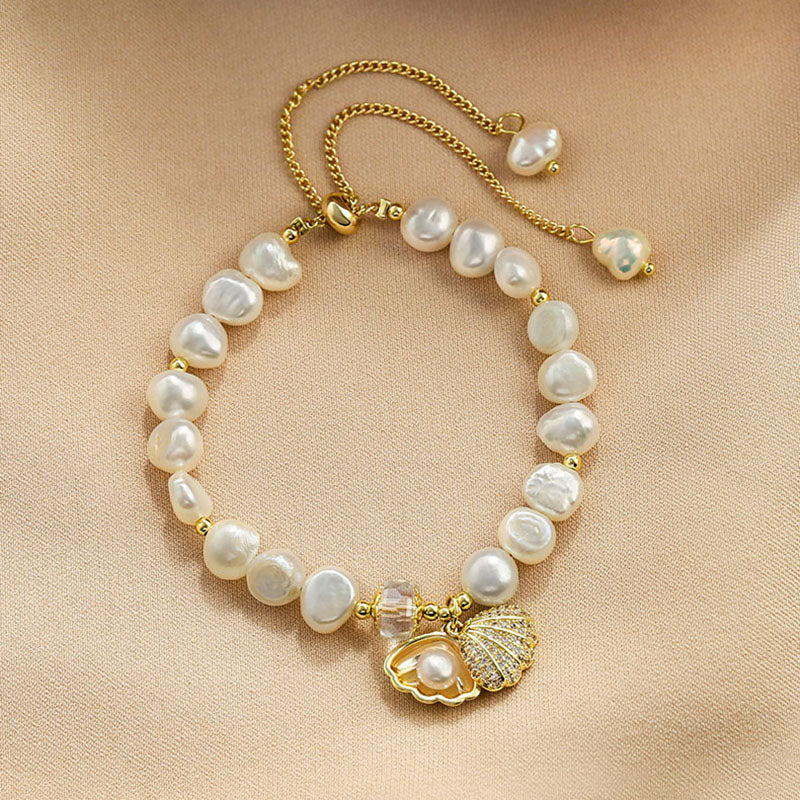 Pulsera de perlas naturales de agua dulce con colgante en forma de concha
