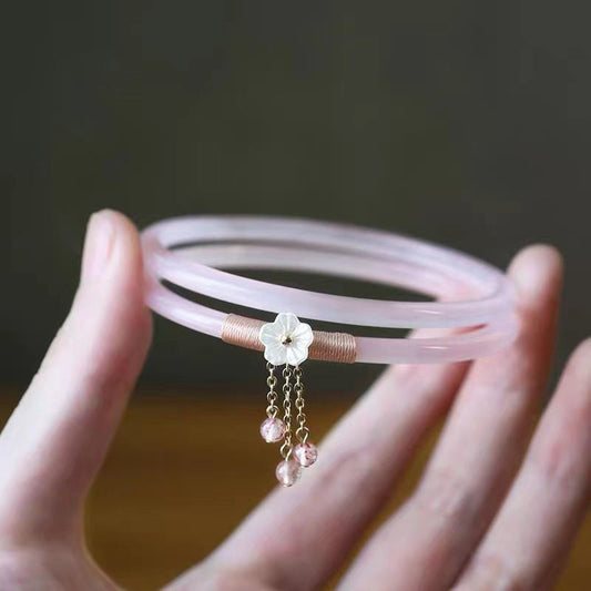 Thin jingle bracelet