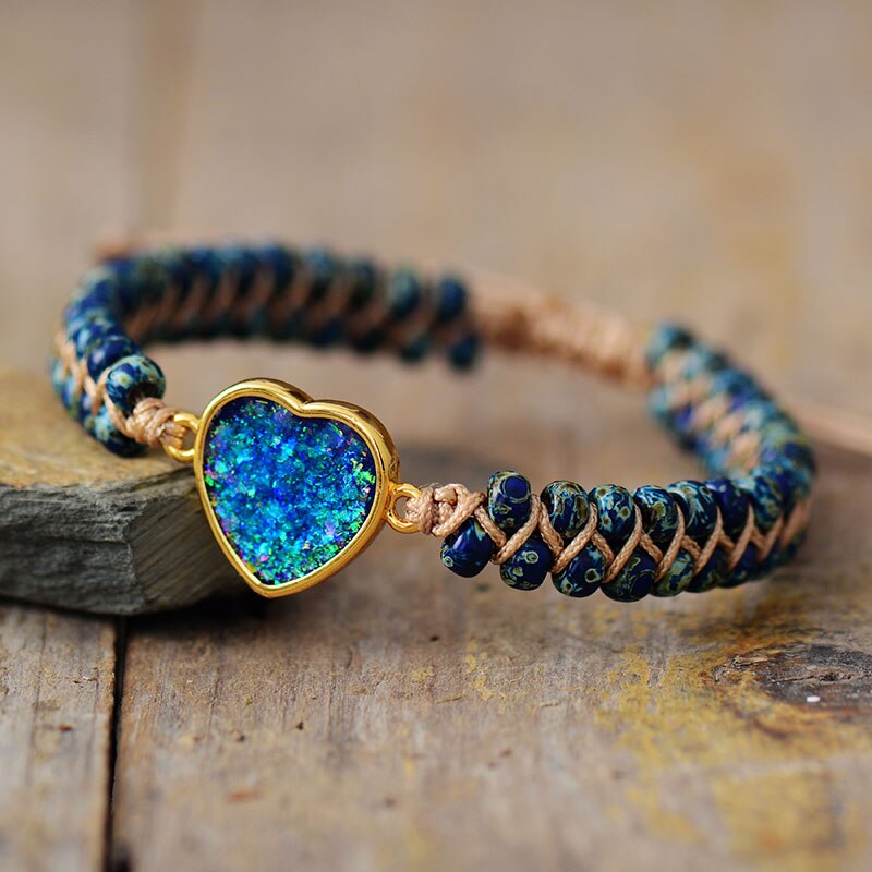 Pulsera trenzada con gema de corazón