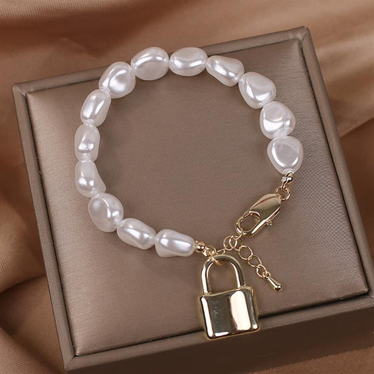 Special shaped pearl bracelet